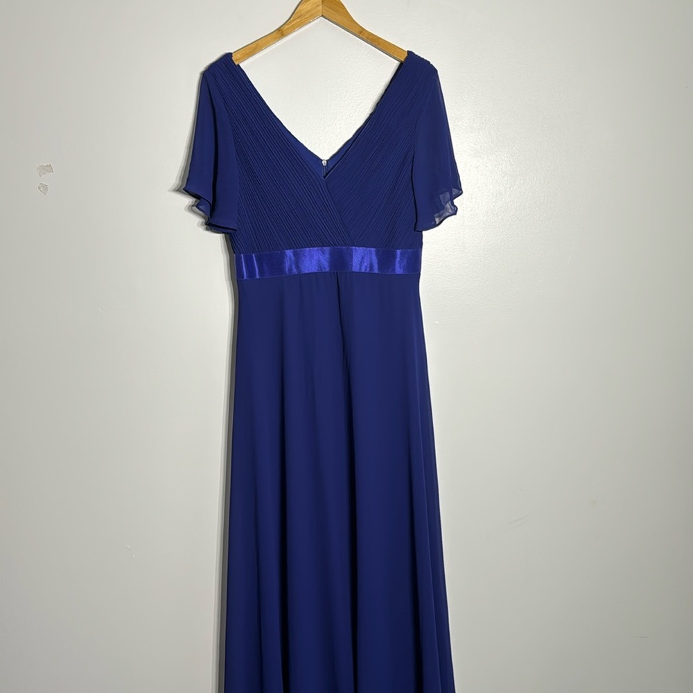 NWOT Flutter Sleeve Formal Gown
